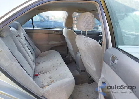 2003 Toyota Camry Le z USA, uszkodzony, nr VIN 4T1BE32K83U777917